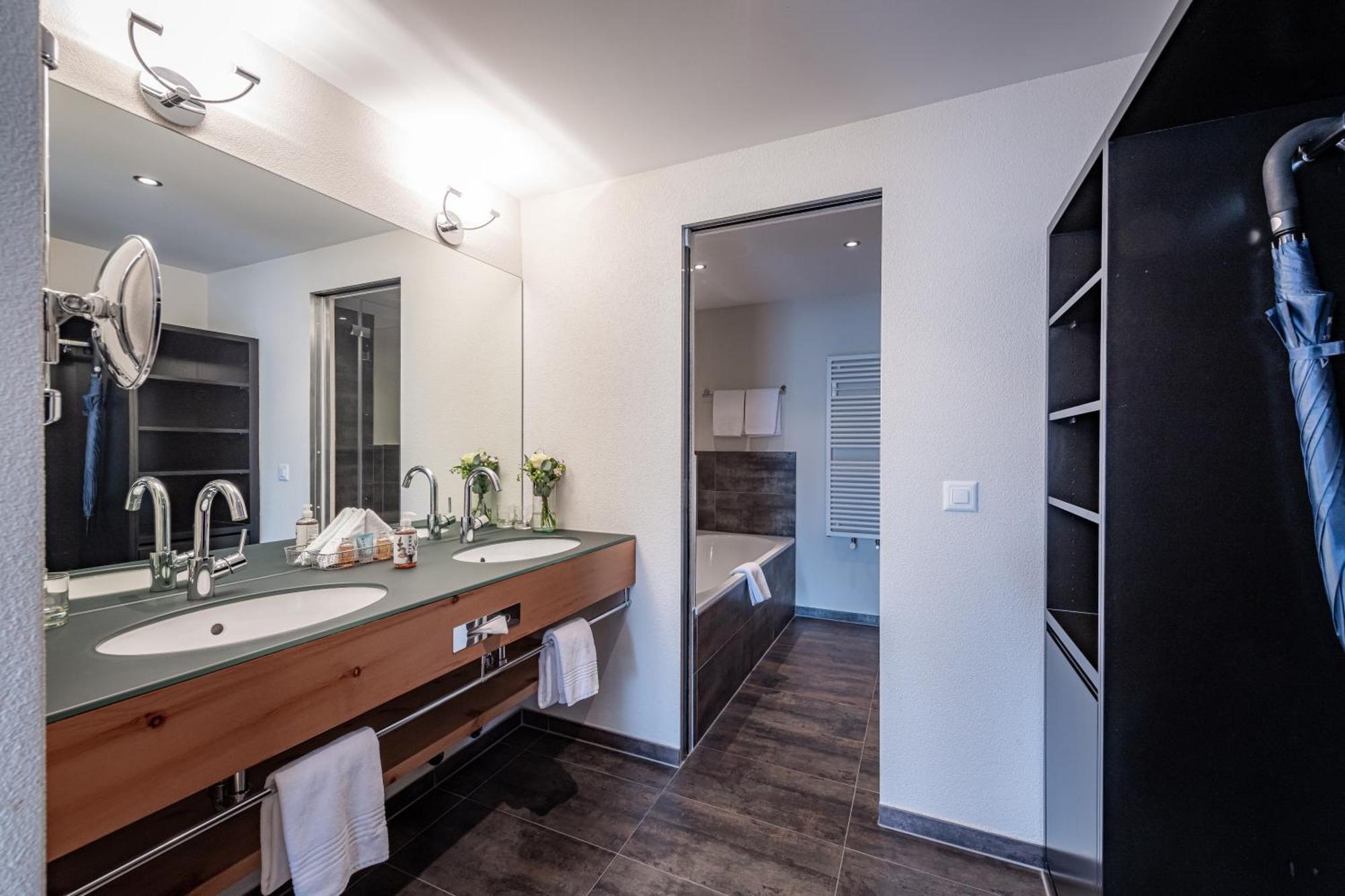 Hotel Adula Флімс Екстер'єр фото